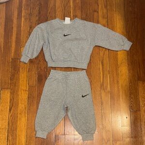 Nike Kids Gray Sweatpants & Joggers Set
